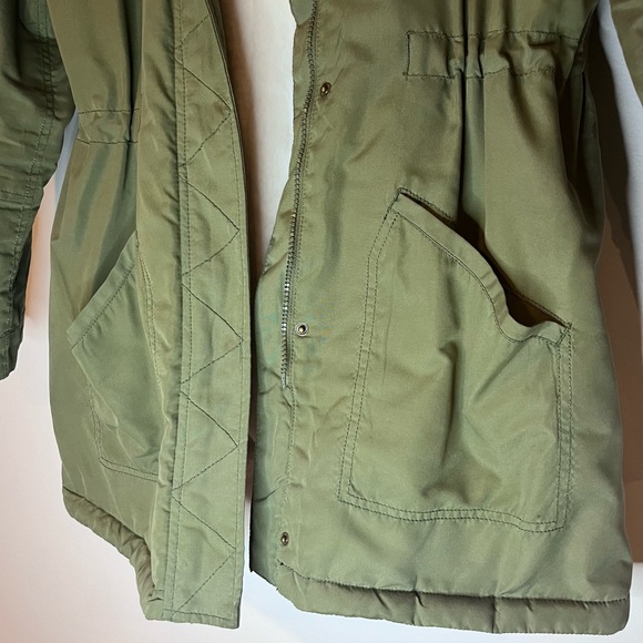 Old Navy Faux Fur Lined Hooded Parka - Picture 3 of 5